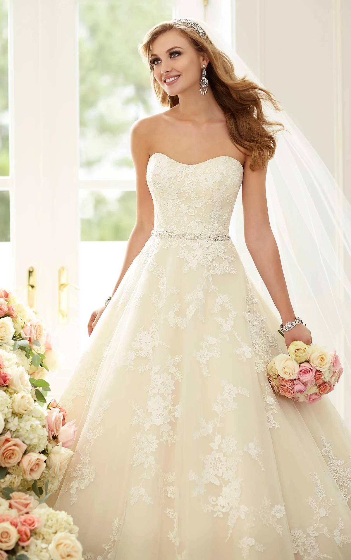 Wedding Dresses Lace Ball Gown with Sparkly Belt
