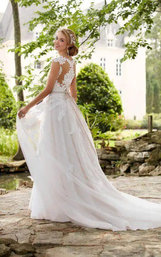 Romantic Lace Wedding Dress With Cameo 