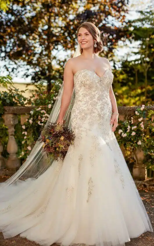 Gorgeous Princess Lace Applique Long Sleeve Wedding Dress Plus Sizes Tullelux Bridal Crowns Accessories