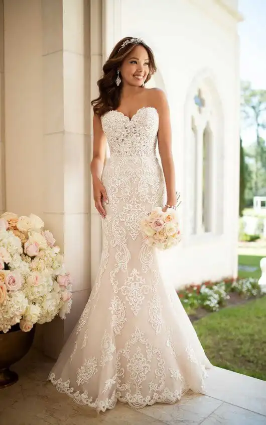 lace wedding dress with sash