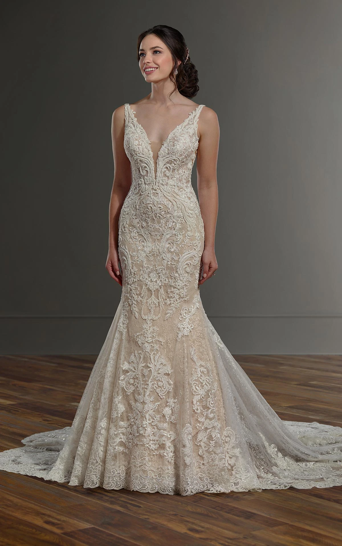 Fitted Lace Wedding Dress with Scalloped Train Martina Liana