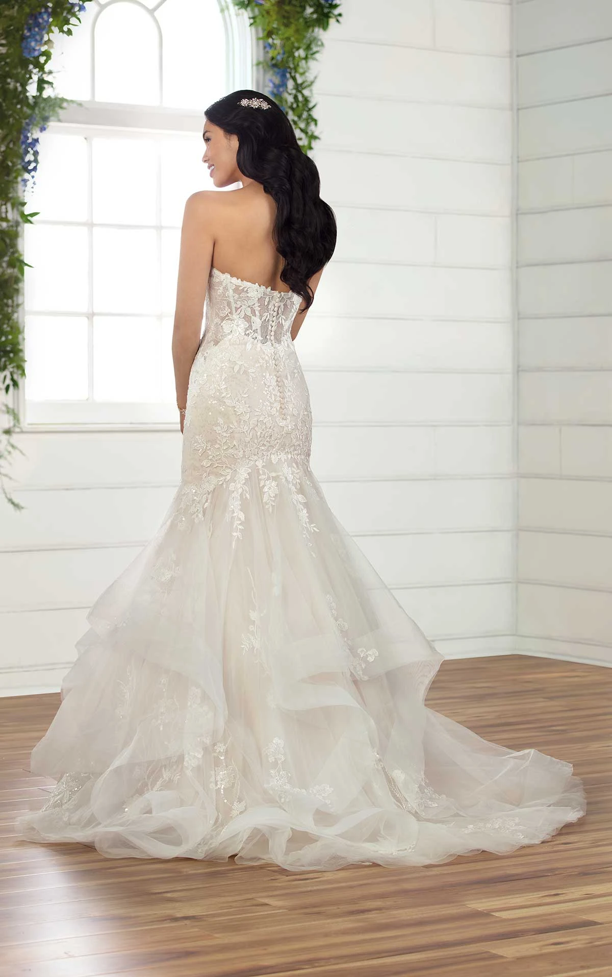Romantic Mermaid Wedding Gown with Sparkling Floral Lace
