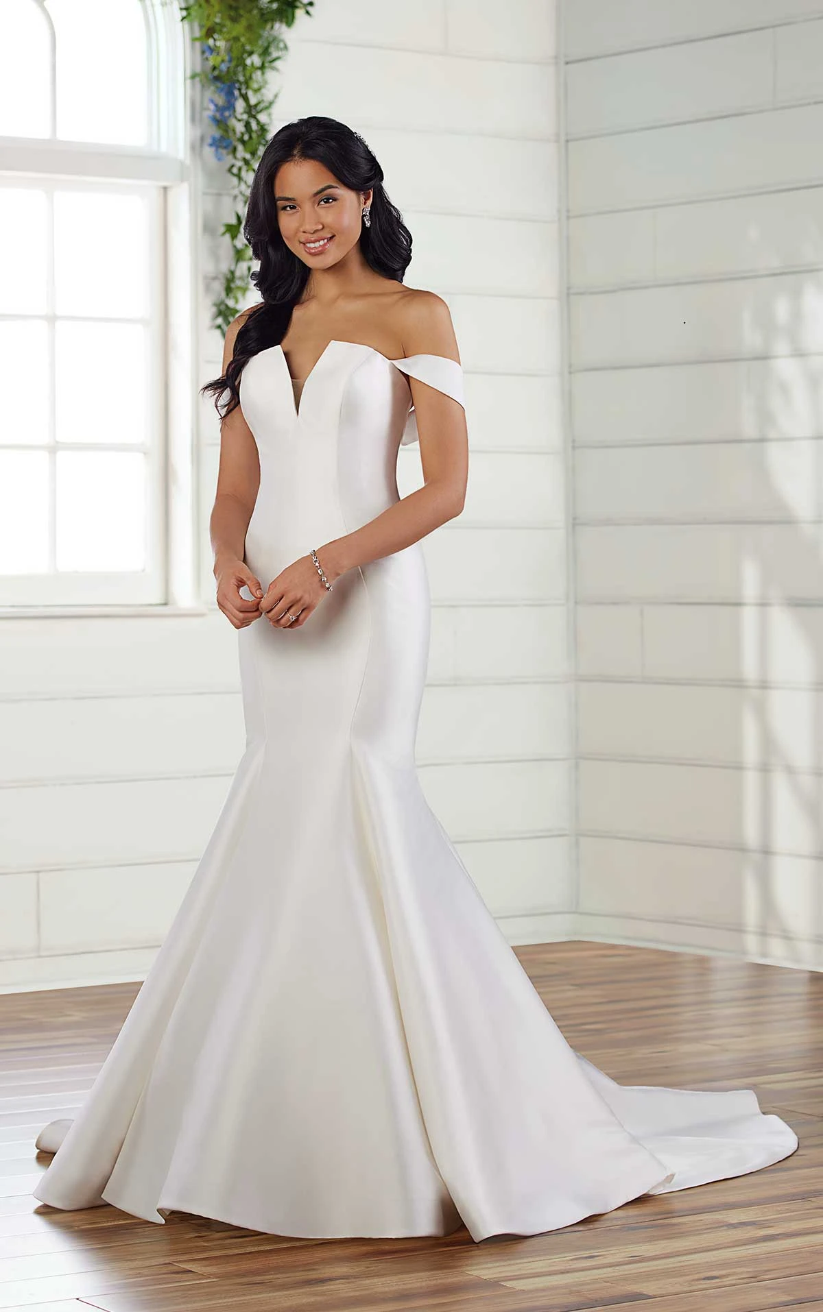 Sleek and Structured OffShoulder Mermaid Wedding Dress